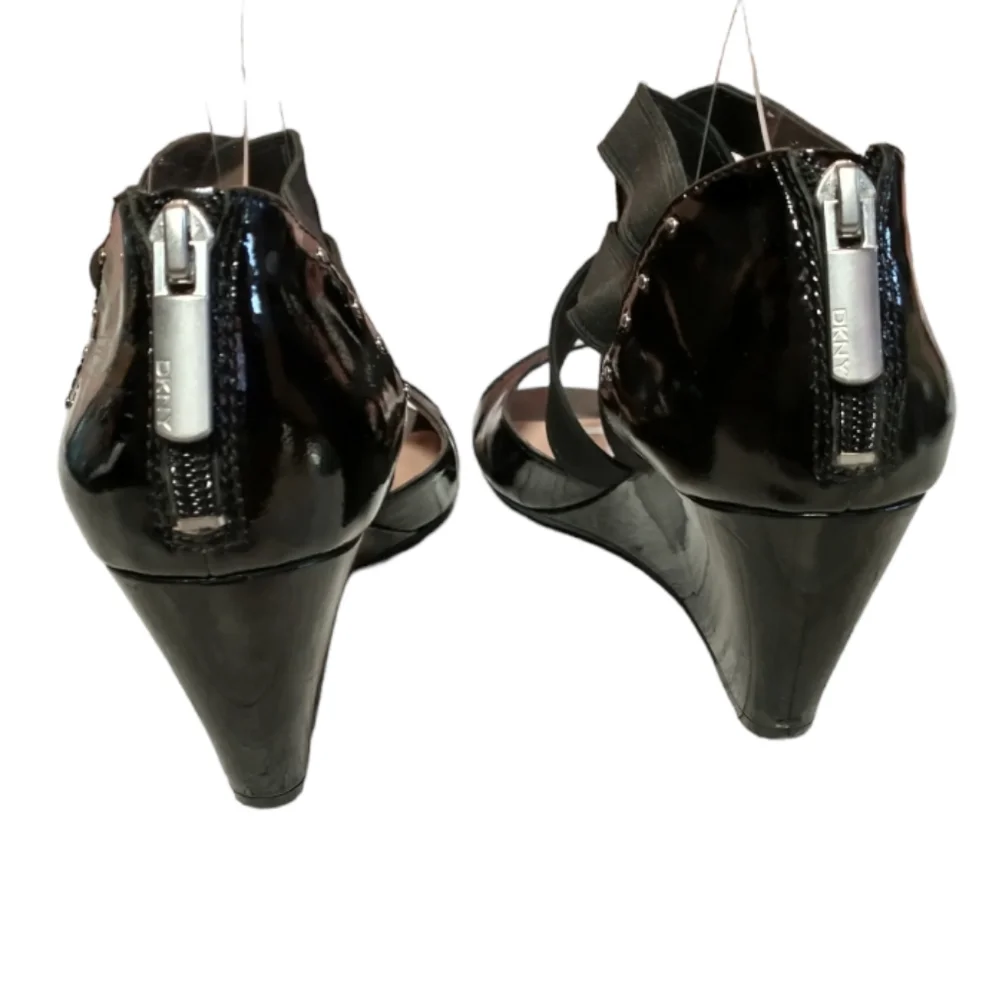 DKNY 'Whitley' Black Patent Faux Leather Wedge Open Toe Shoes Size 9.5